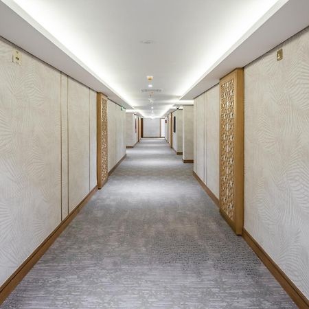 فندق أجنحة طيبة المدينة المدينة المنورة المظهر الخارجي الصورة A corridor at the hotel