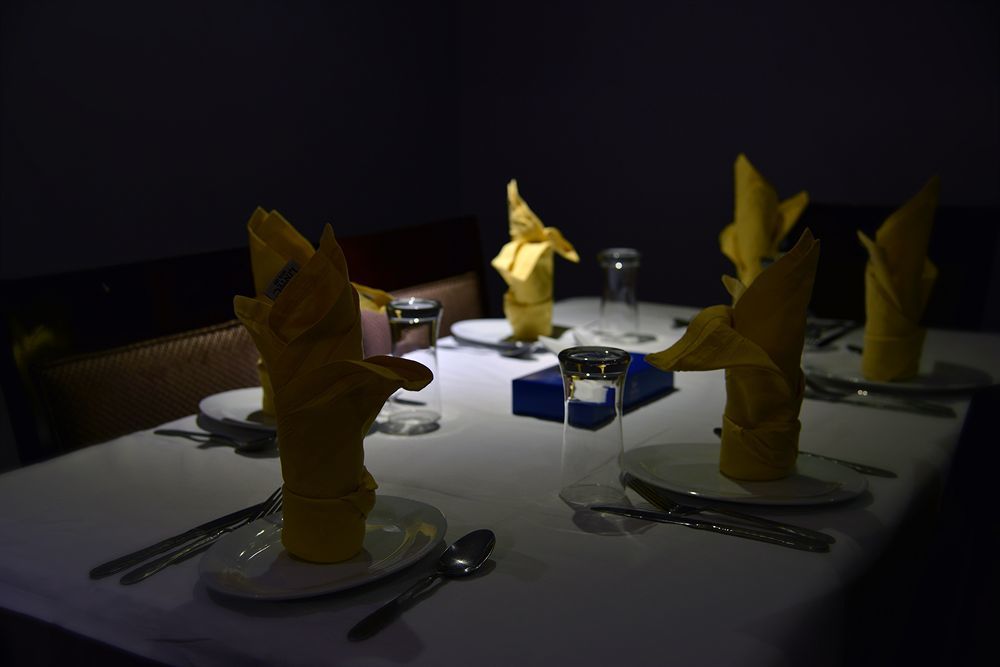 فندق أجنحة طيبة المدينة المدينة المنورة المظهر الخارجي الصورة A table set for a formal dinner