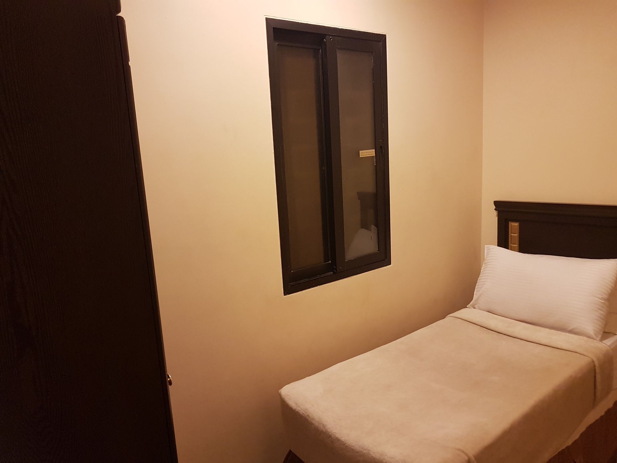 فندق أجنحة طيبة المدينة المدينة المنورة المظهر الخارجي الصورة A room at the hotel