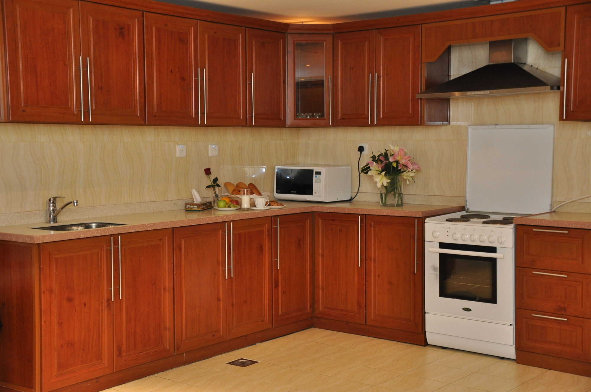 فندق أجنحة طيبة المدينة المدينة المنورة المظهر الخارجي الصورة A modern kitchen