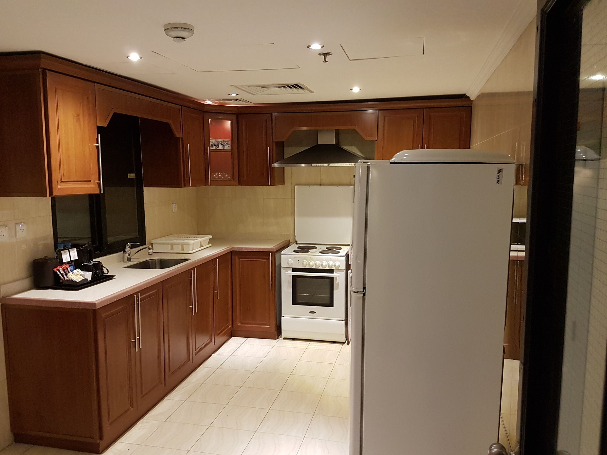 فندق أجنحة طيبة المدينة المدينة المنورة المظهر الخارجي الصورة A kitchen in a hotel