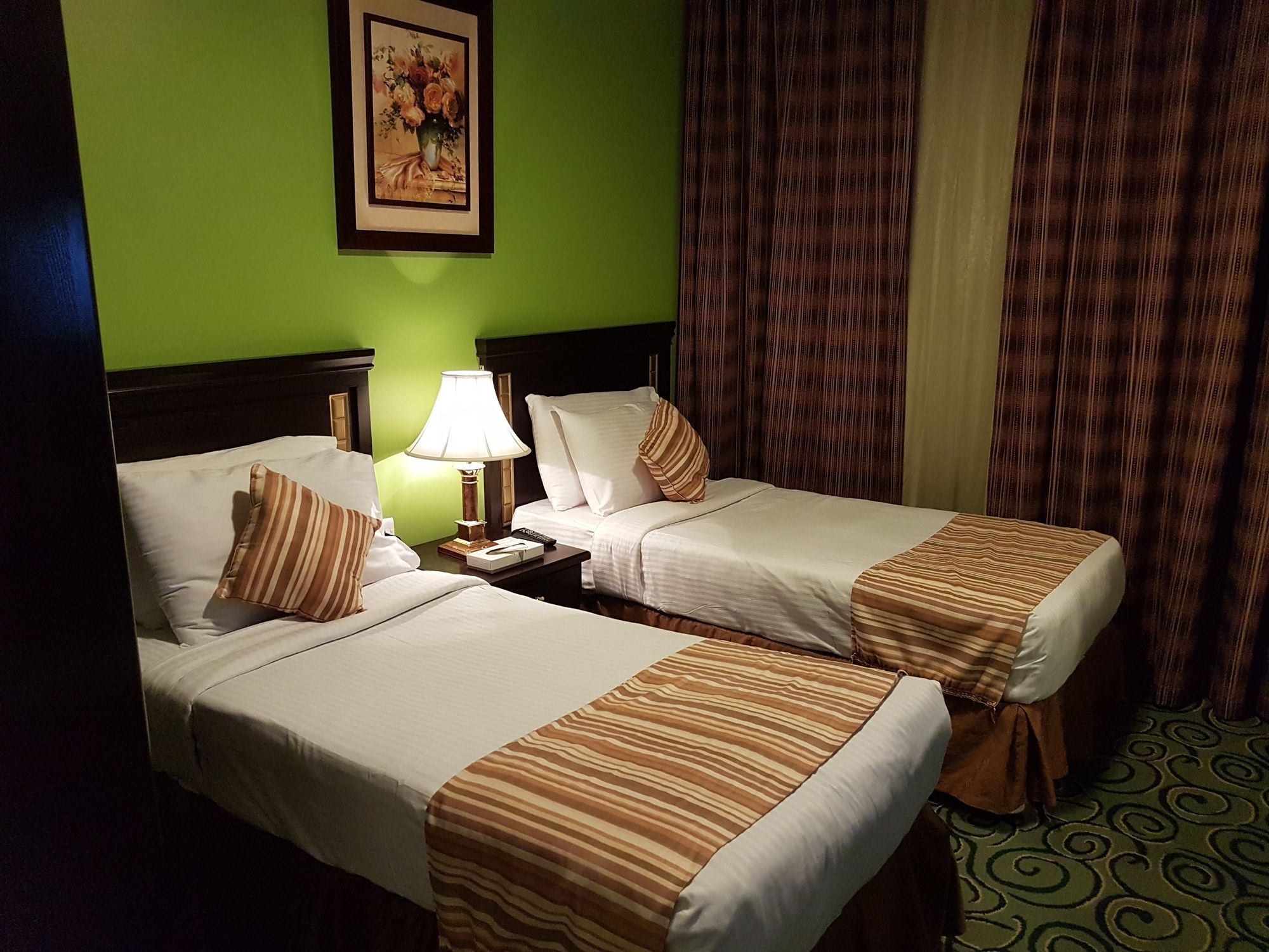 فندق أجنحة طيبة المدينة المدينة المنورة المظهر الخارجي الصورة A room at the hotel