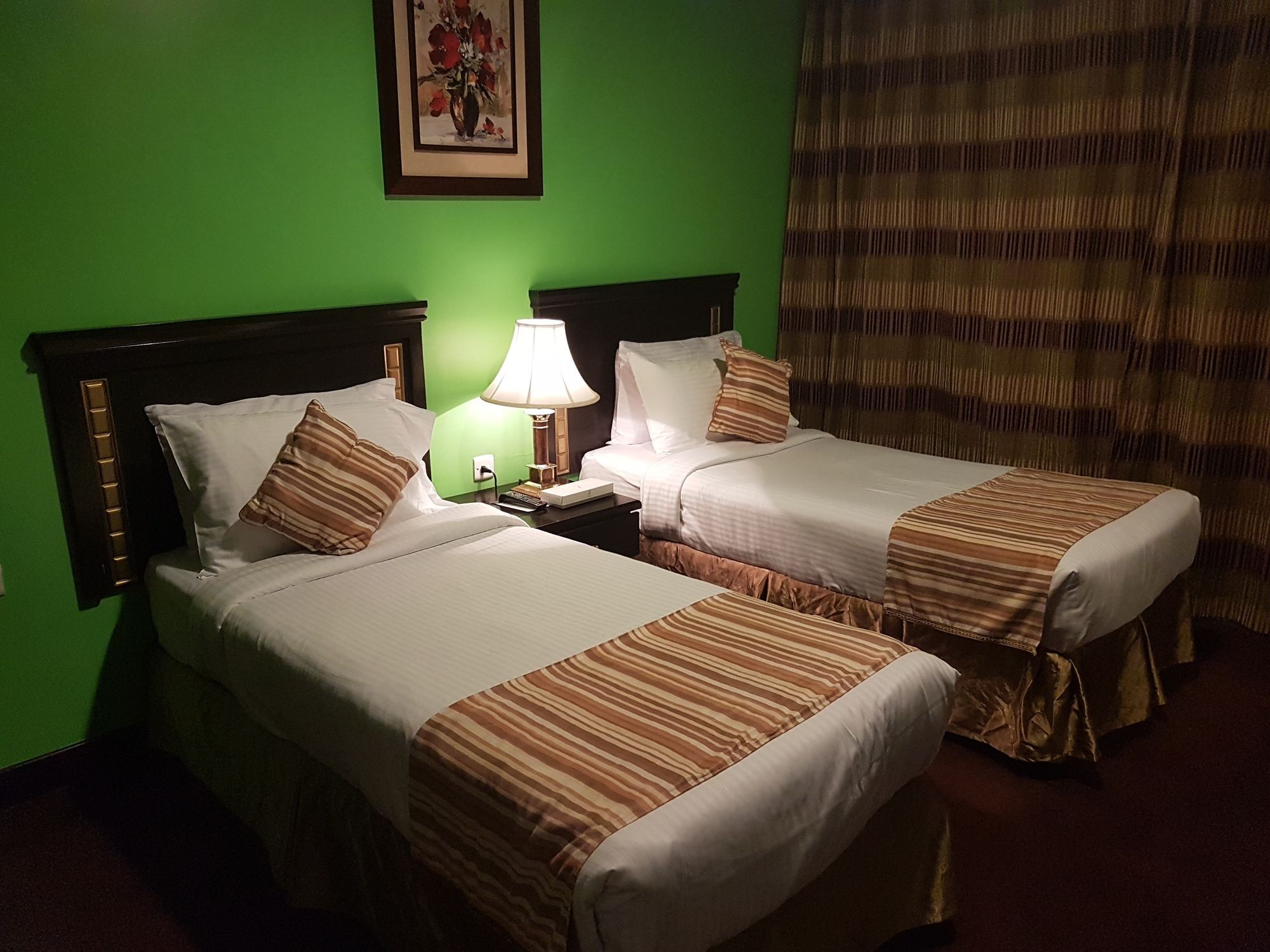 فندق أجنحة طيبة المدينة المدينة المنورة المظهر الخارجي الصورة A room at the hotel