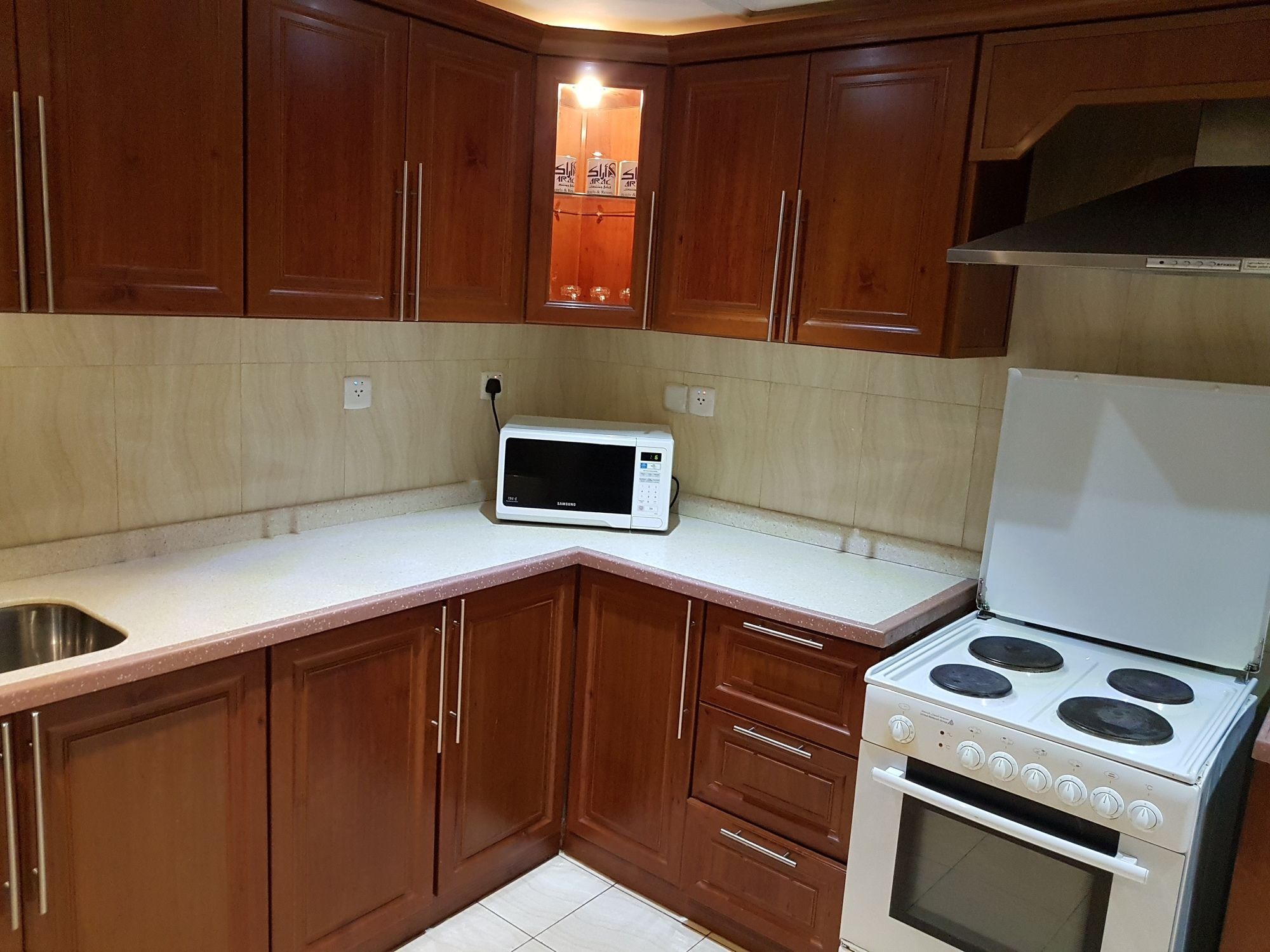 فندق أجنحة طيبة المدينة المدينة المنورة المظهر الخارجي الصورة A modern kitchen