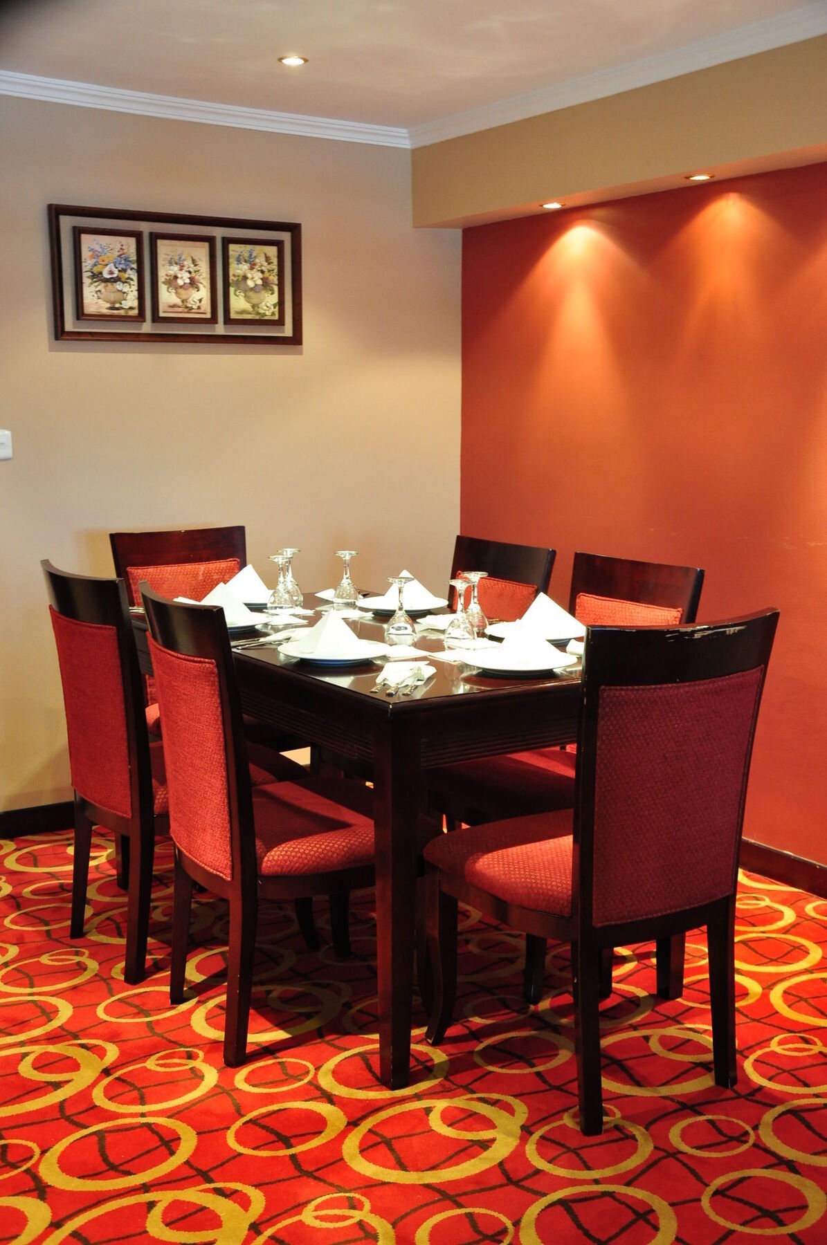 فندق أجنحة طيبة المدينة المدينة المنورة المظهر الخارجي الصورة A dining table