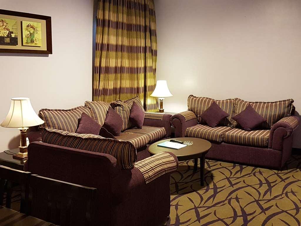 فندق أجنحة طيبة المدينة المدينة المنورة الغرفة الصورة A living room